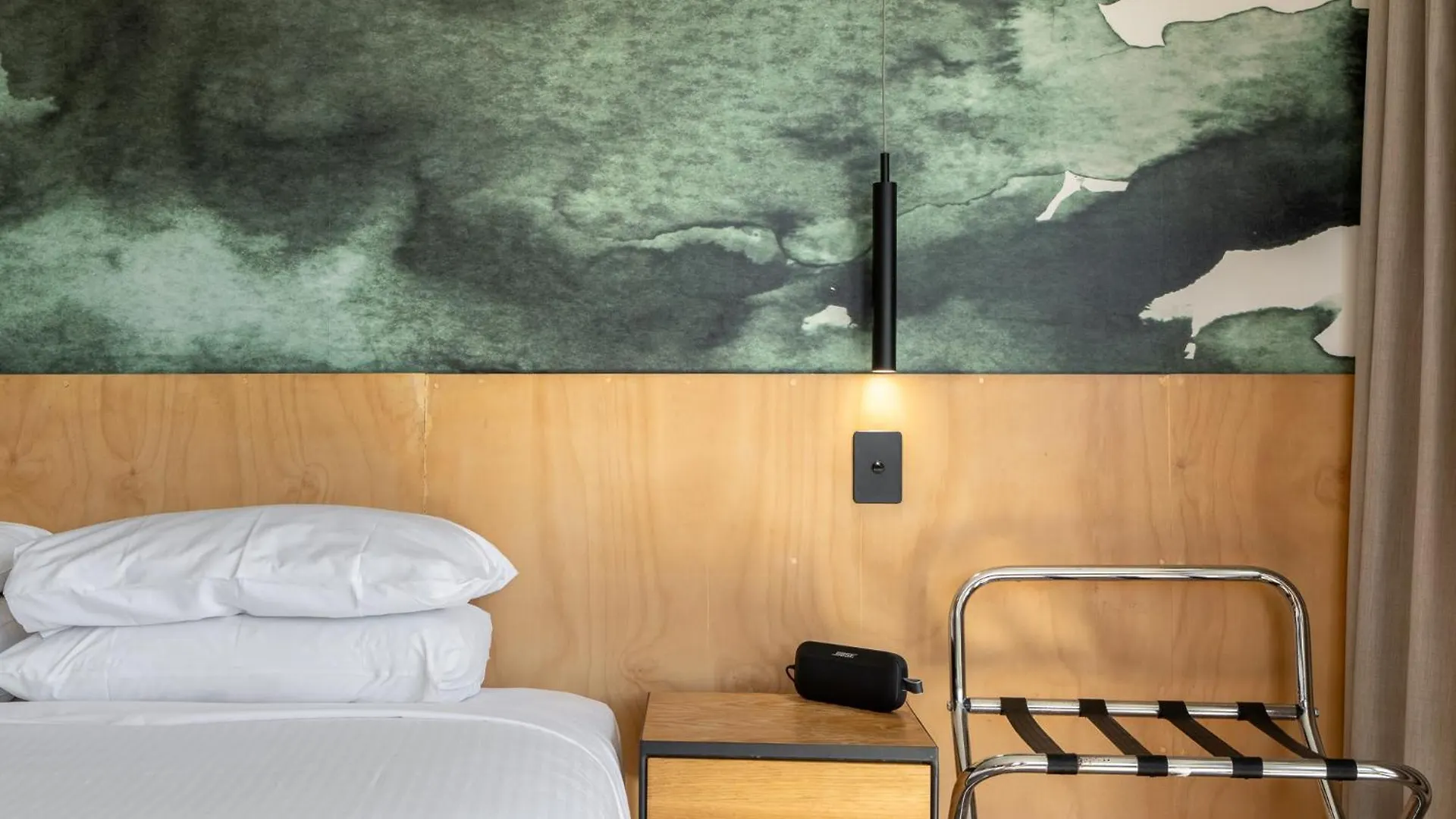 Apartment Quirky Cbd Studio With Pool Sauna And Balcony Brisbane