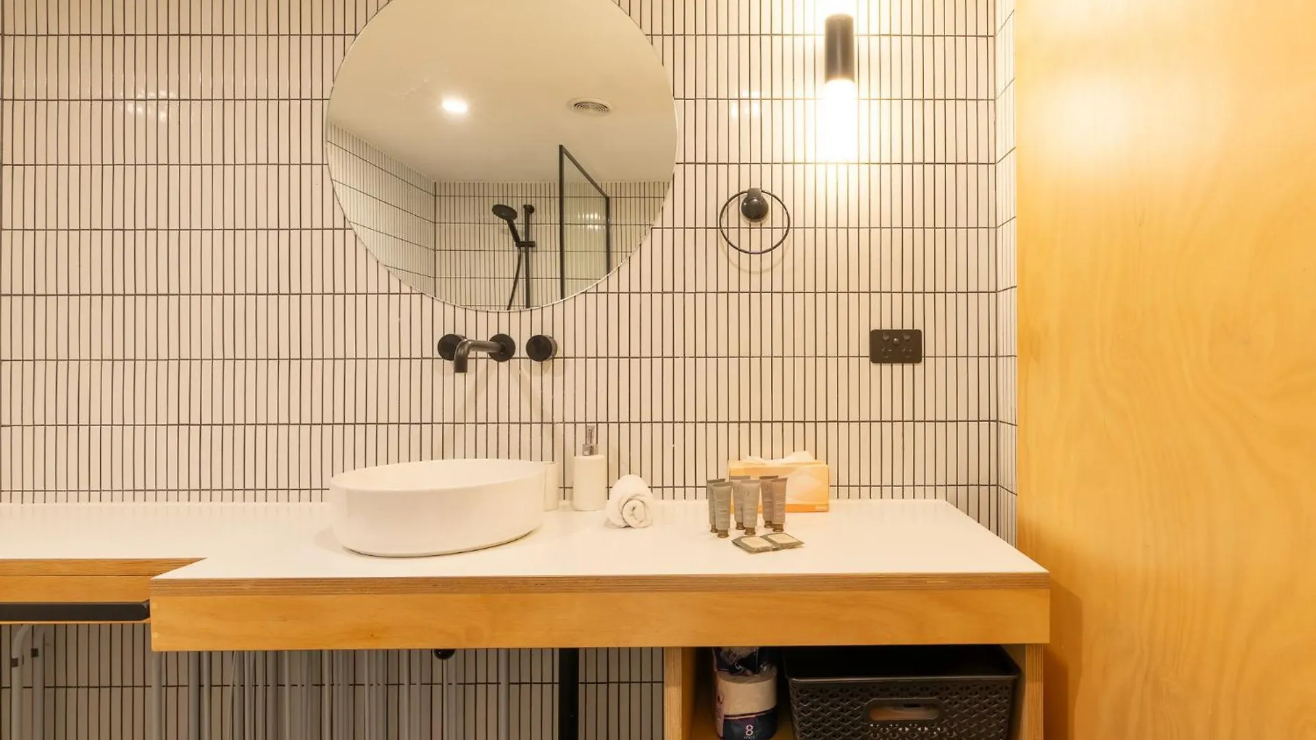 Quirky Cbd Studio With Pool Sauna And Balcony Brisbane Apartment