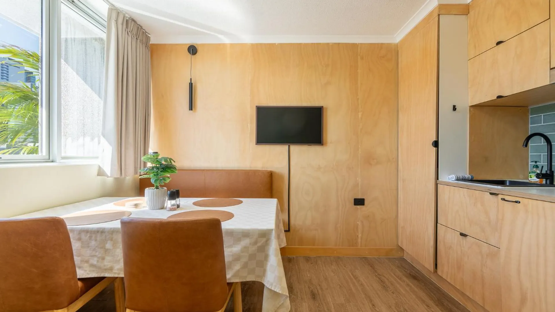 Quirky Cbd Studio With Pool Sauna And Balcony Brisbane 0*,  Australia