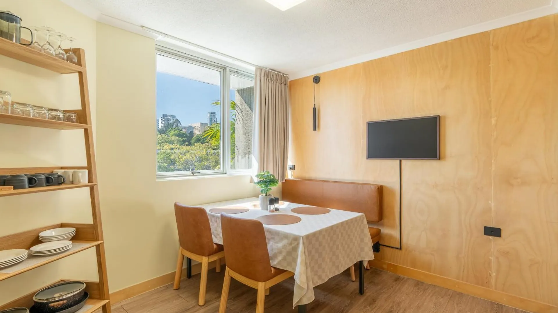 Quirky Cbd Studio With Pool Sauna And Balcony Brisbane