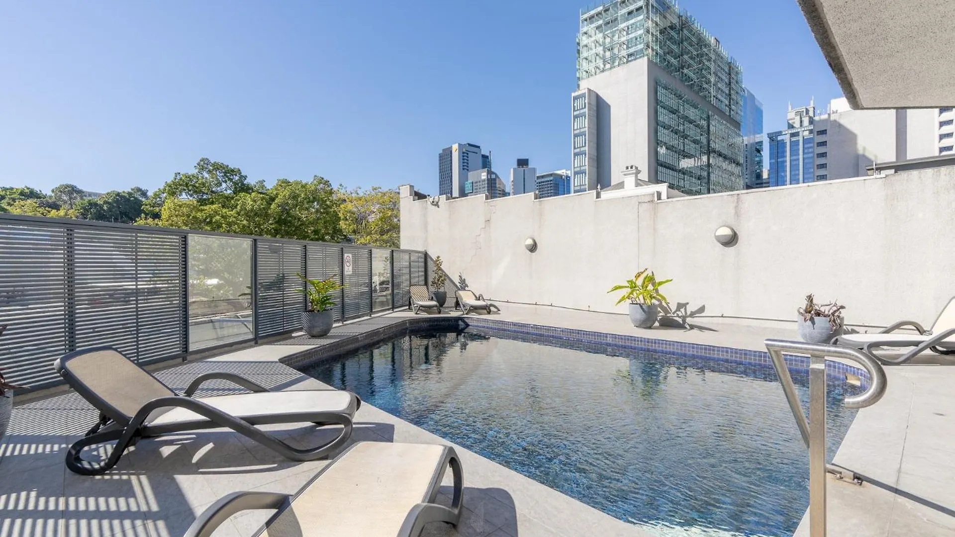 Quirky Cbd Studio With Pool Sauna And Balcony Brisbane Apartment