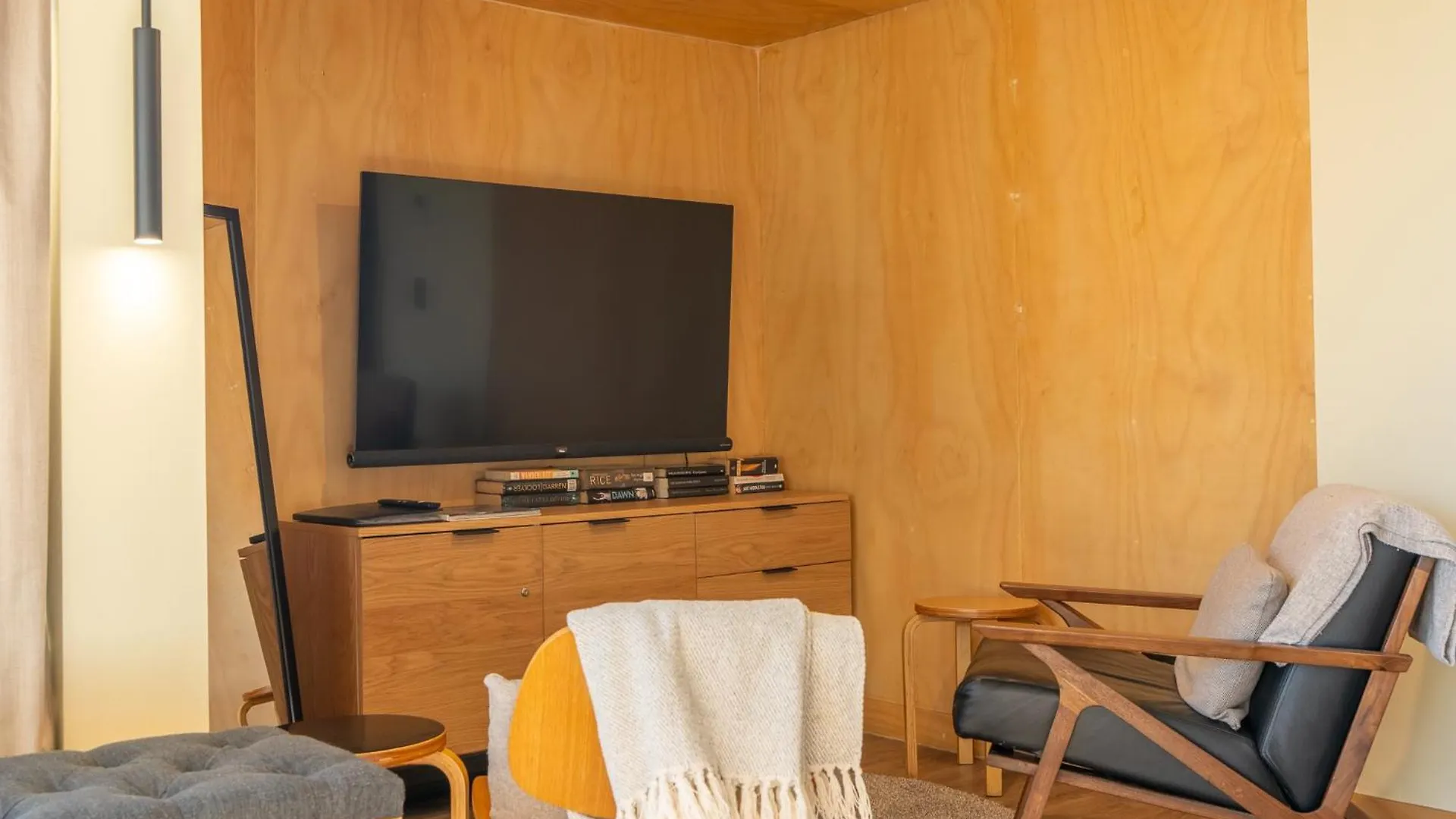 Apartment Quirky Cbd Studio With Pool Sauna And Balcony Brisbane Australia