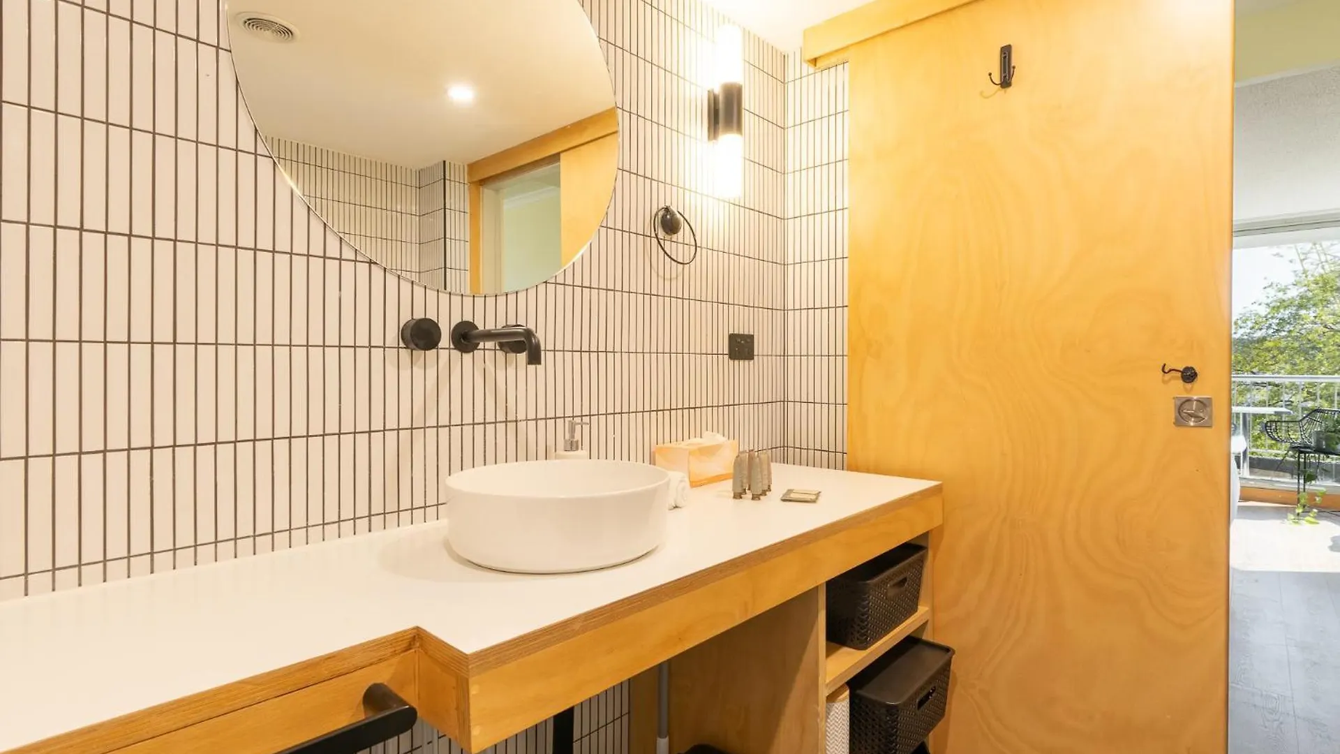 Apartment Quirky Cbd Studio With Pool Sauna And Balcony Brisbane