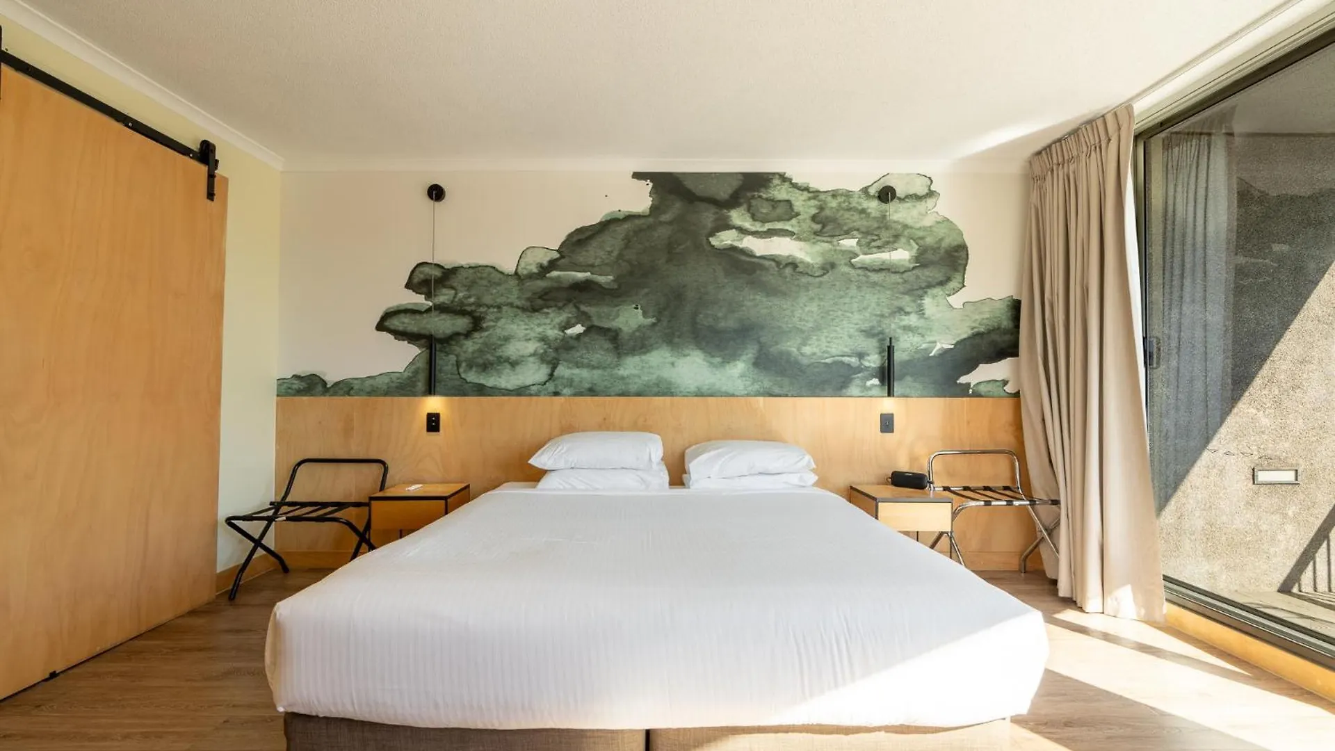 Apartment Quirky Cbd Studio With Pool Sauna And Balcony Brisbane