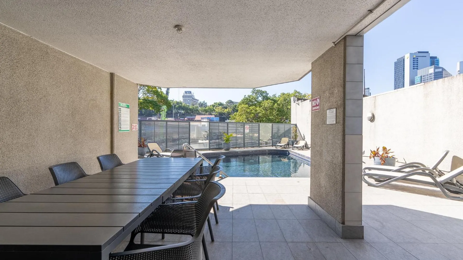 Quirky Cbd Studio With Pool Sauna And Balcony Brisbane