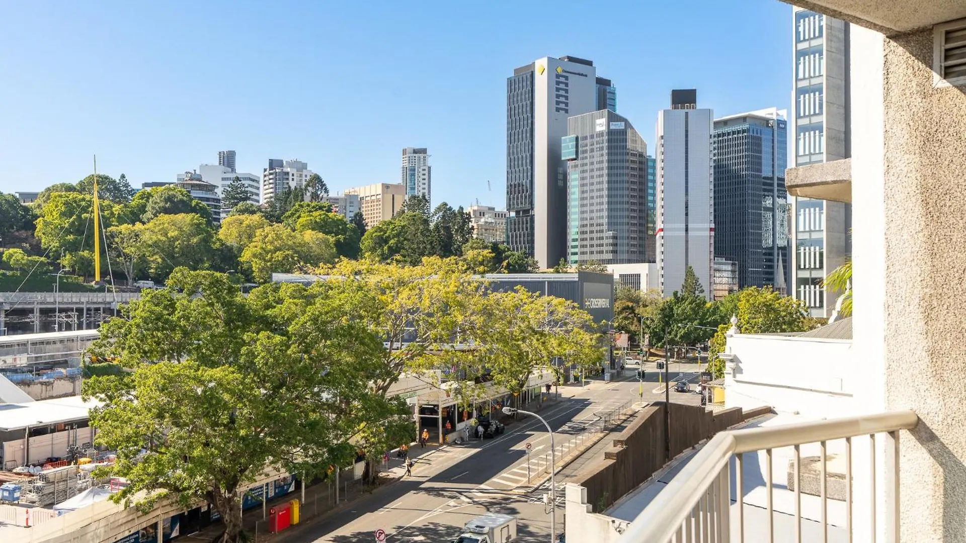 Apartment Quirky Cbd Studio With Pool Sauna And Balcony Brisbane